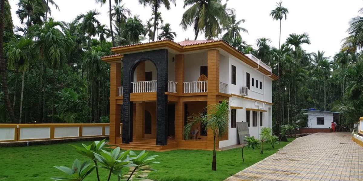 Veera Bungalow, set among the palms in Nandgaon